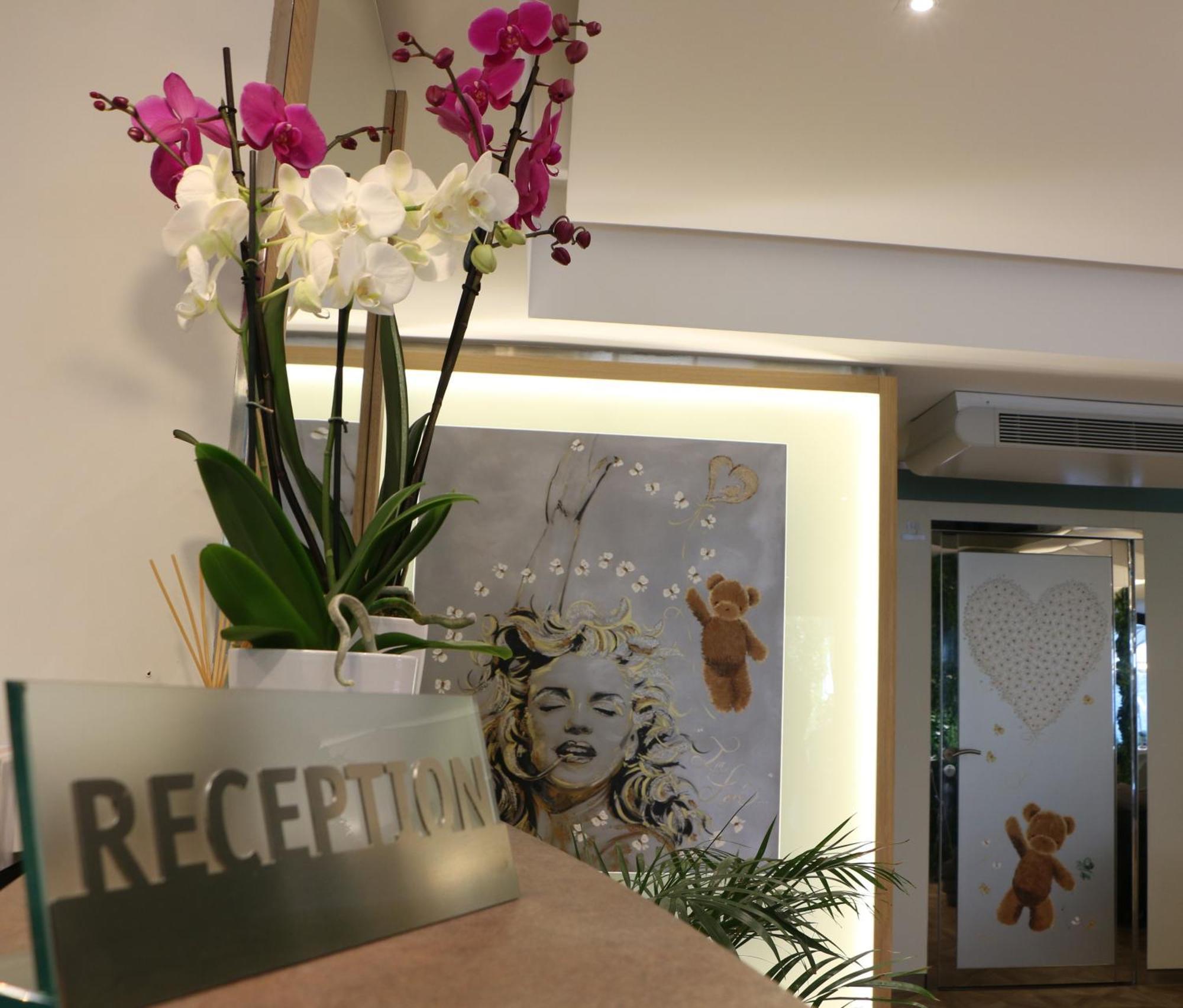 Hotel Victoria Cannes Bagian luar foto
