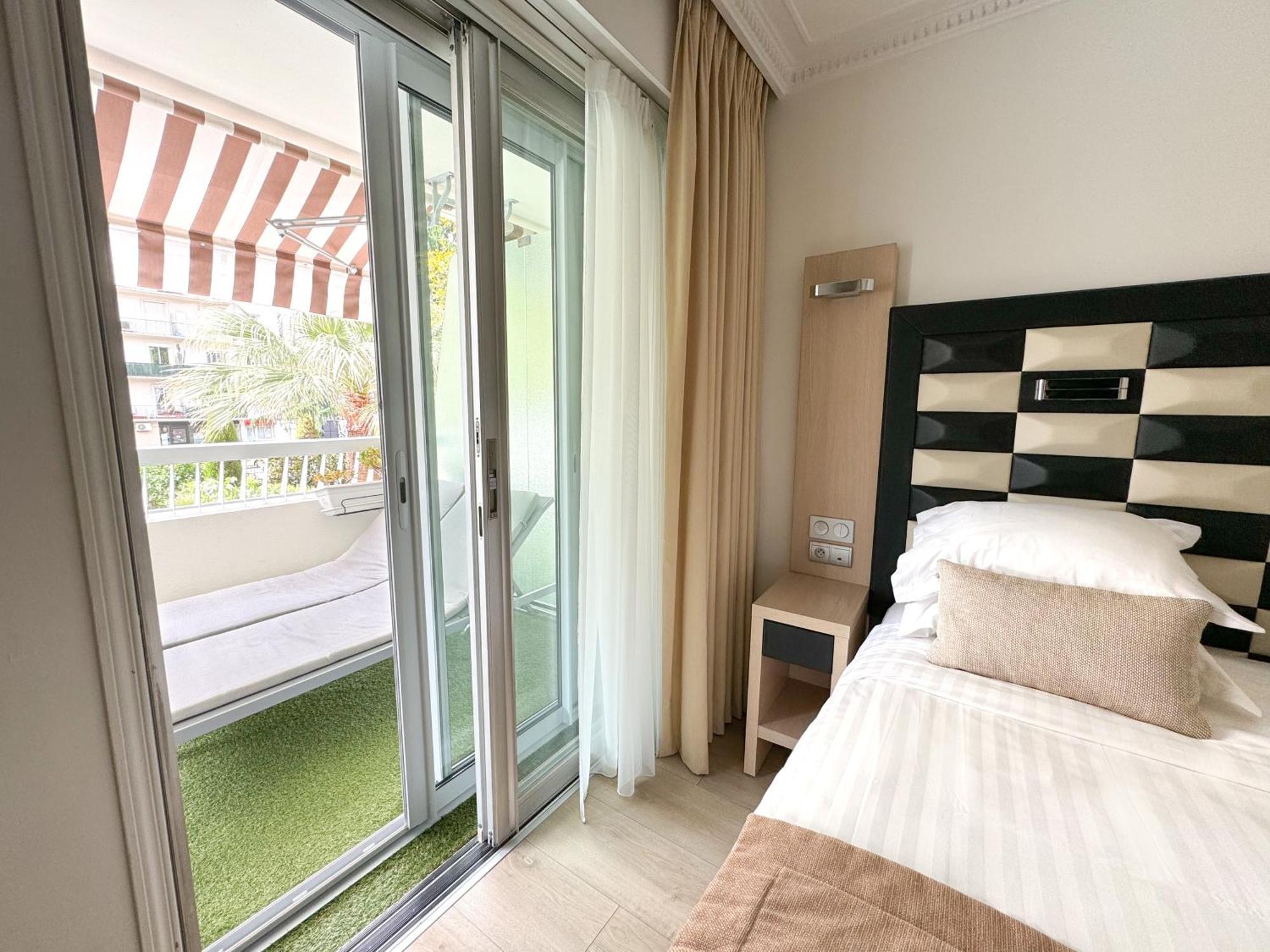 Hotel Victoria Cannes Bagian luar foto